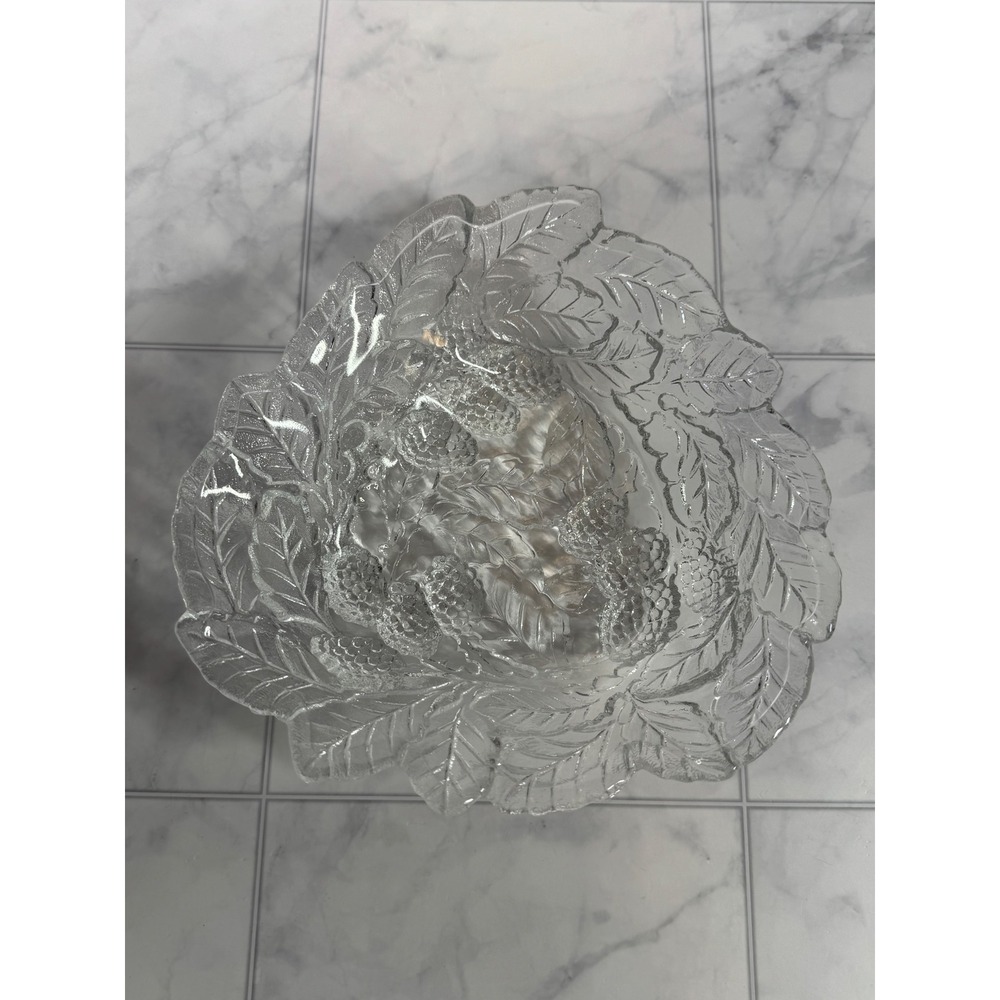 Vintage Clear Pressed Glass Berry Leaf Serving Bowl Scalloped Edge 7 inch